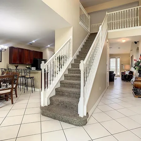 Fantastic 7 Bed 6 Bath In Prestigious Gated Comm. Villa